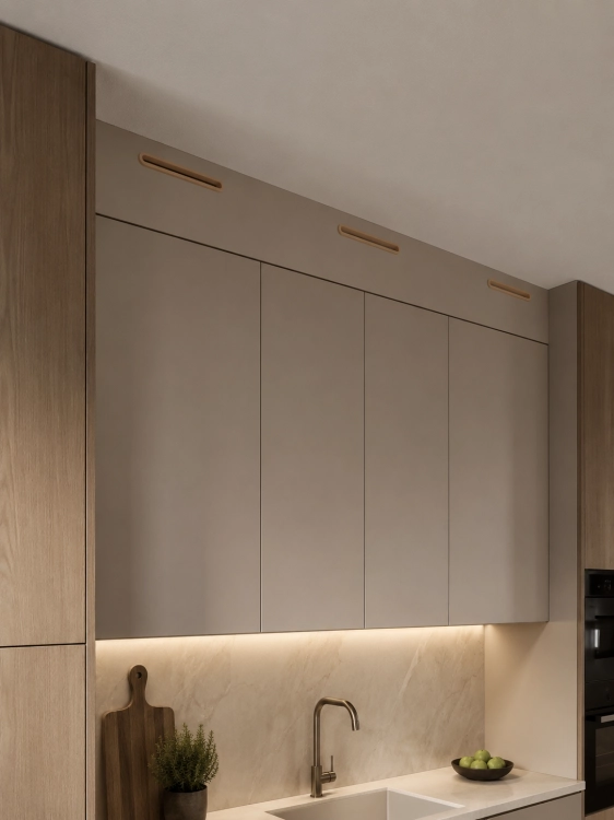 Rozeta WOOD OAK zamontowana pod blatem drewnopodobnej zabudowy meblowej
